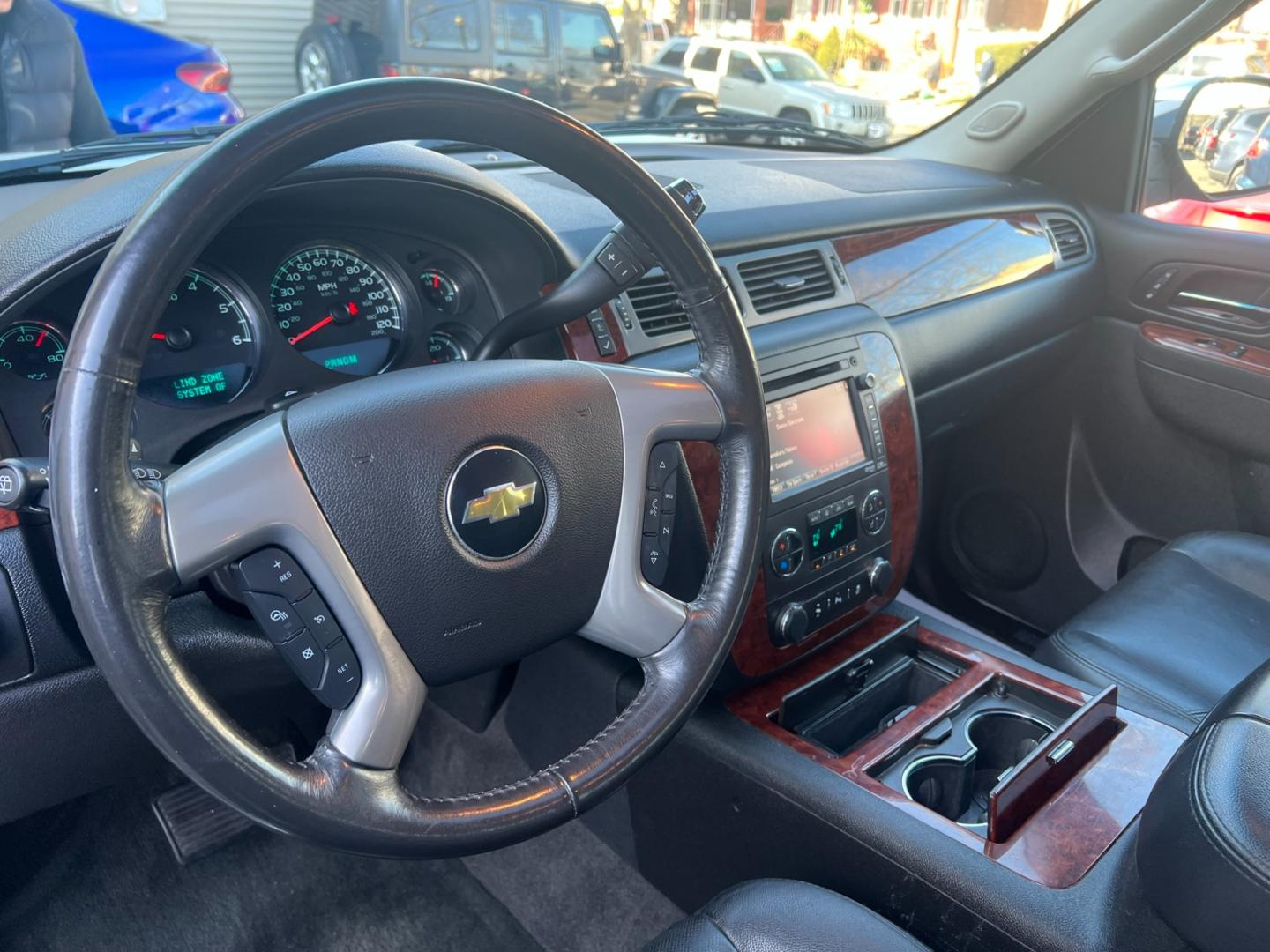 2014 White /Black Leather Chevrolet Suburban LTZ 1500 4WD (1GNSKKE77ER) with an 5.3L V8 OHV 16V FFV engine, 6 SPEED AUTOMATIC transmission, located at 1018 Brunswick Ave, Trenton, NJ, 08638, (609) 989-0900, 40.240086, -74.748085 - Photo#9